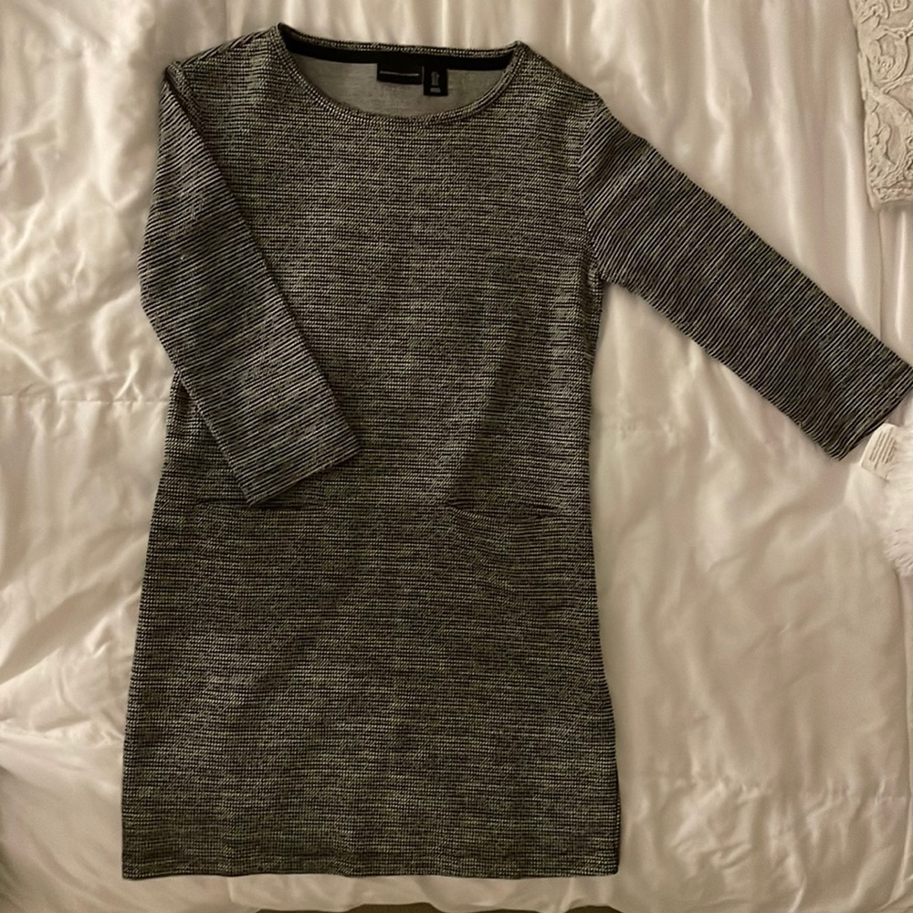 ADRIENNE VITTADINI tweed texture pull over dress. Front pockets.